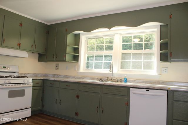 3049 Catherine Lake Road, Richlands, NC 28574