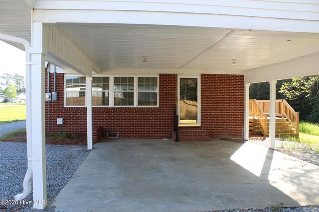 3049 Catherine Lake Road, Richlands, NC 28574