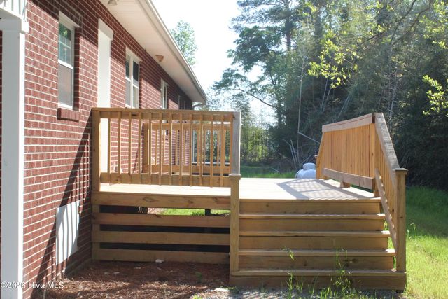 3049 Catherine Lake Road, Richlands, NC 28574