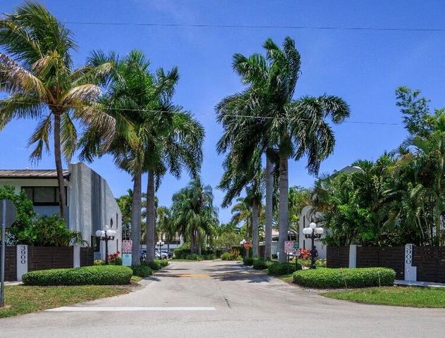 3900 NE 18TH Avenue 13C, Oakland Park, FL 33334