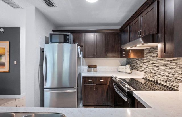 3900 NE 18TH Avenue 13C, Oakland Park, FL 33334