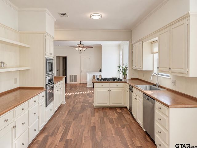5406 Carmel Court, Tyler, TX 75703