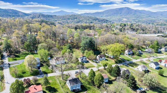 5329 Eden AVE, Roanoke, VA 24018
