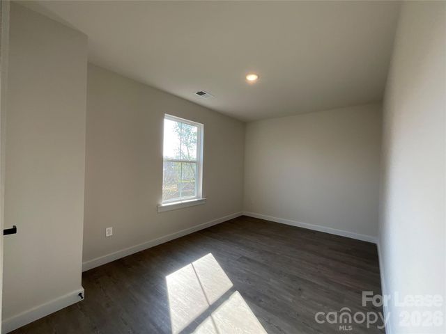 128 18th Street Place NW, Hickory, NC 28601