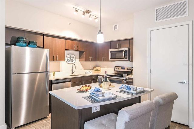 415 E PINE STREET, Orlando, FL 32801