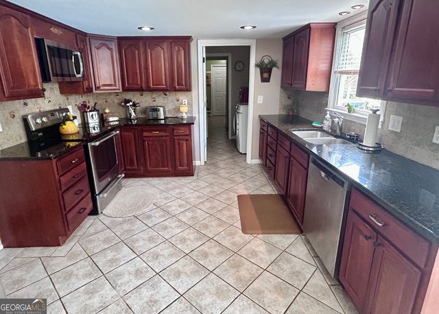 200 Hedgewood Court, Peachtree City, GA 30269