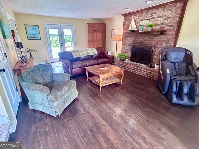 200 Hedgewood Court, Peachtree City, GA 30269