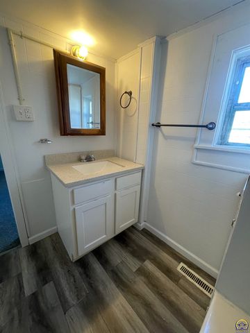 1530 West ST, Emporia, KS 66801