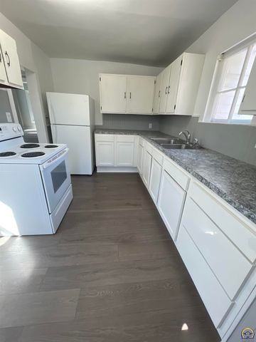 1530 West ST, Emporia, KS 66801