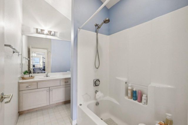 14048 W Waters Edge TRAIL, New Berlin, WI 53151