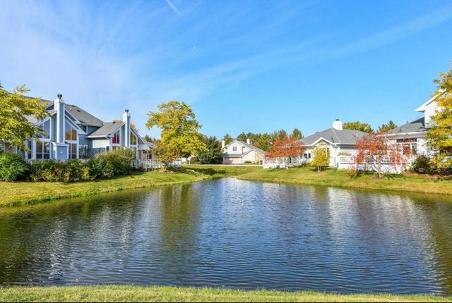 14048 W Waters Edge TRAIL, New Berlin, WI 53151