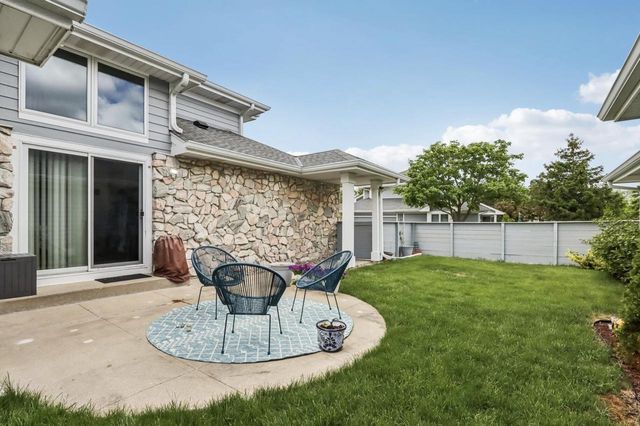 14048 W Waters Edge TRAIL, New Berlin, WI 53151