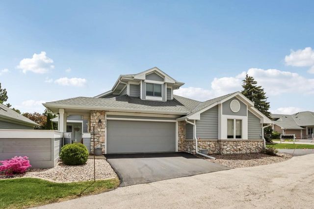 14048 W Waters Edge TRAIL, New Berlin, WI 53151