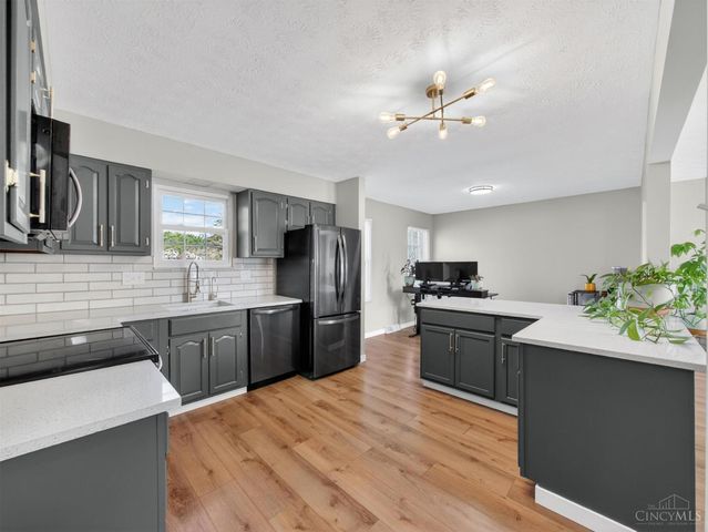 8713 Cox Road, West Chester, OH 45069