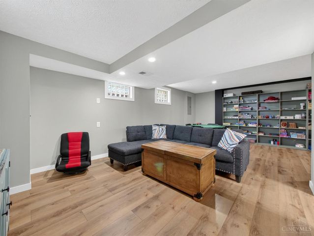 8713 Cox Road, West Chester, OH 45069