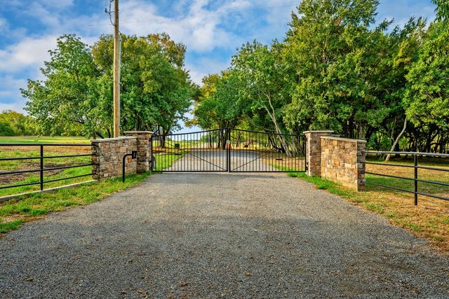 1015 Waters Edge Drive, Denison, TX 75020