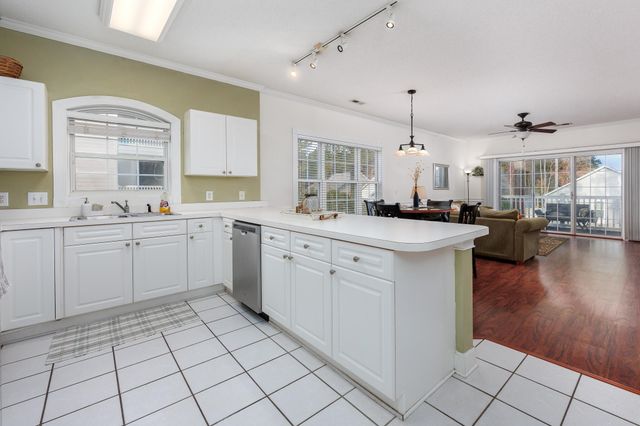 4149 Hibiscus Dr Apt 201, Little River, SC 29566
