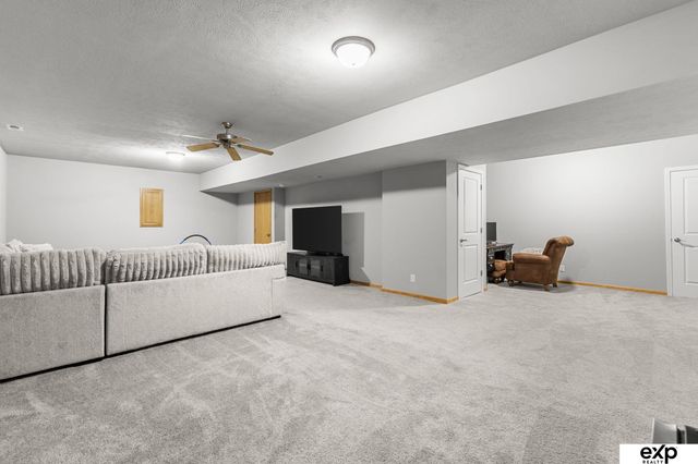 8109 S 162nd Street, Omaha, NE 68136