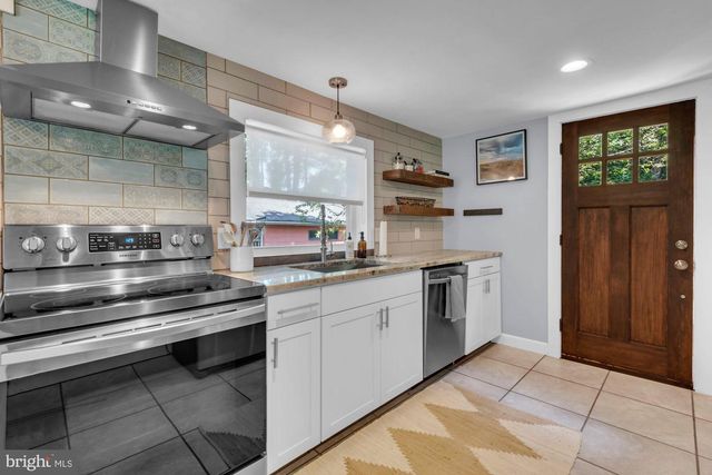 8014 FOREST GLEN DR, Pasadena, MD 21122