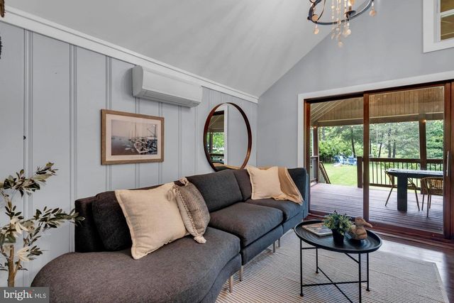 8014 FOREST GLEN DR, Pasadena, MD 21122