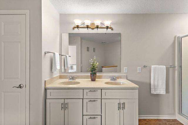 5091 Yuma Lane N, Plymouth, MN 55446