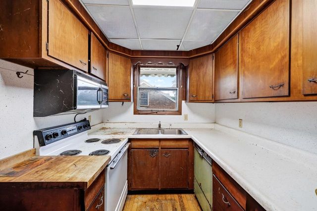 614 Emerson Street, Madison, WI 53715