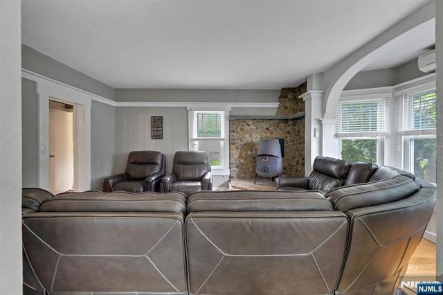 160 Clinton Avenue, Hillsdale, NJ 07642