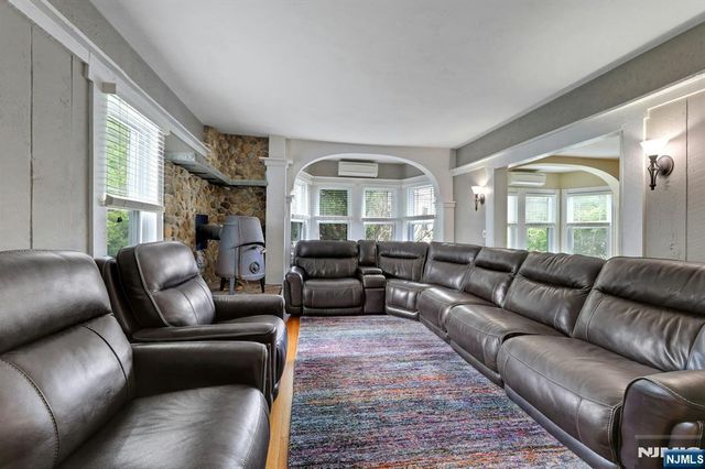 160 Clinton Avenue, Hillsdale, NJ 07642