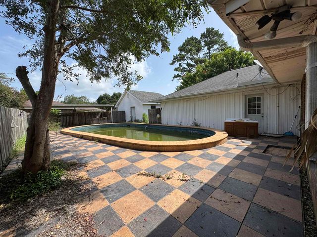 305 Snead Street, Berwick, LA 70342