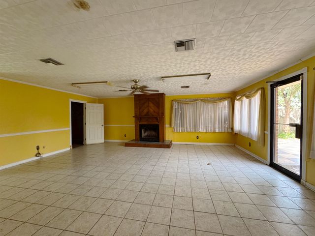 305 Snead Street, Berwick, LA 70342