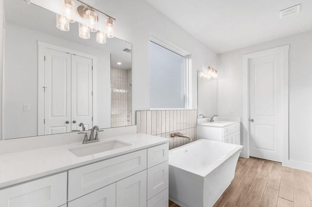 8510 Red Bottle Brush RD, Lago Vista, TX 78645