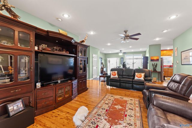 640 County Road 112, Scottsboro, AL 35769