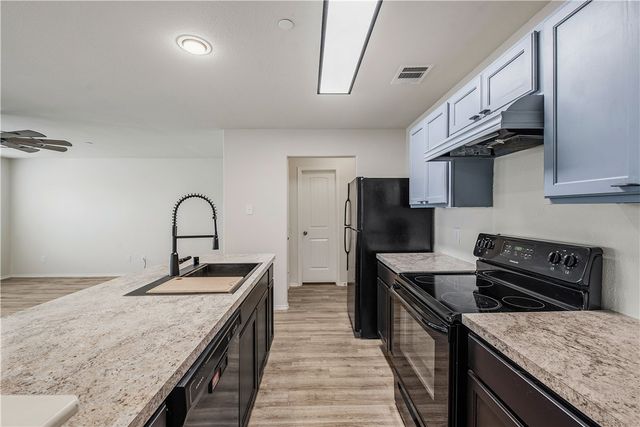 2049 Oakwood Forest Drive, Bryan, TX 77803