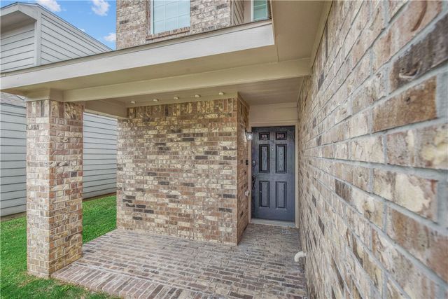 2049 Oakwood Forest Drive, Bryan, TX 77803