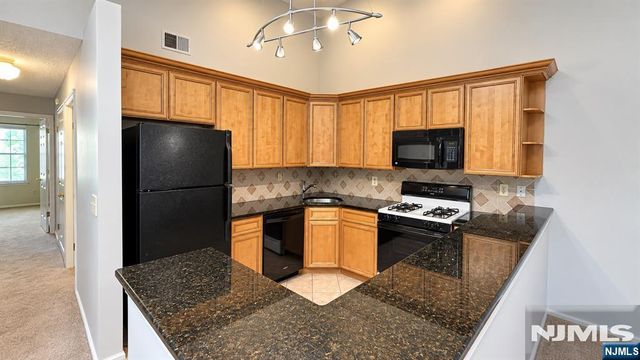 898 Tuliptree Court, Mahwah, NJ 07430