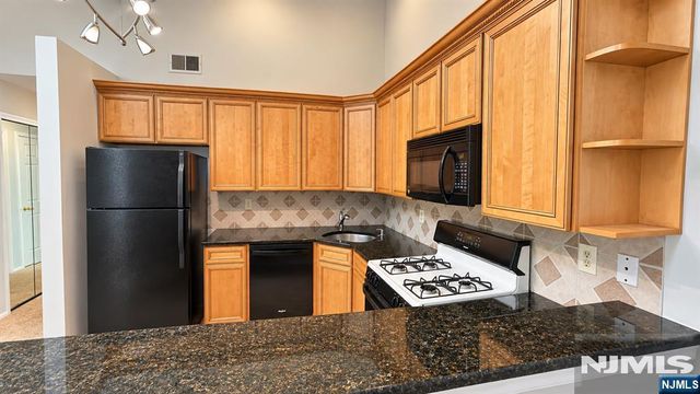 898 Tuliptree Court, Mahwah, NJ 07430
