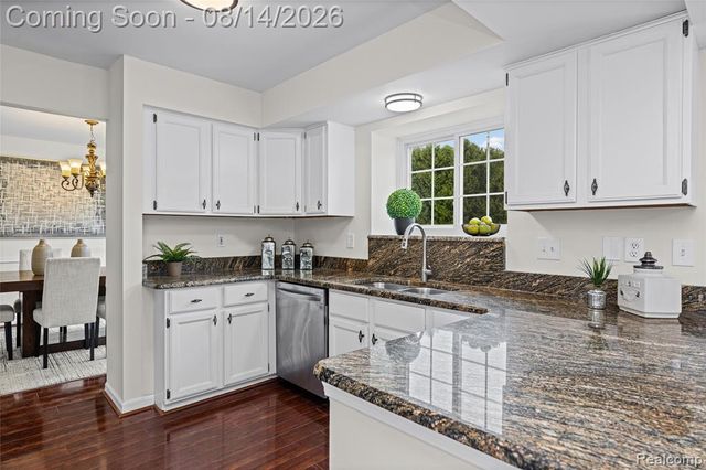 47197 Scarlet Drive, Novi, MI 48374