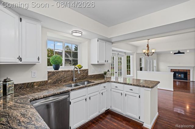 47197 Scarlet Drive, Novi, MI 48374