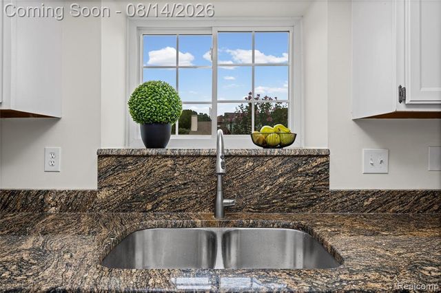47197 Scarlet Drive, Novi, MI 48374