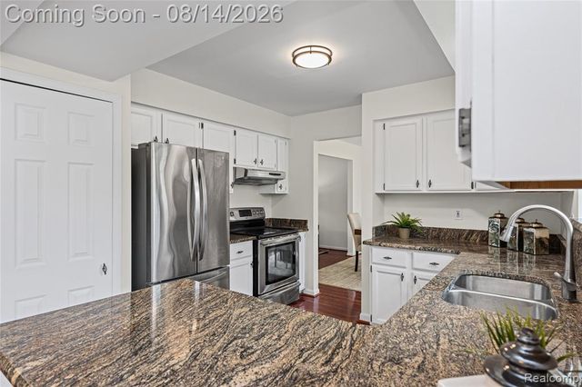 47197 Scarlet Drive, Novi, MI 48374