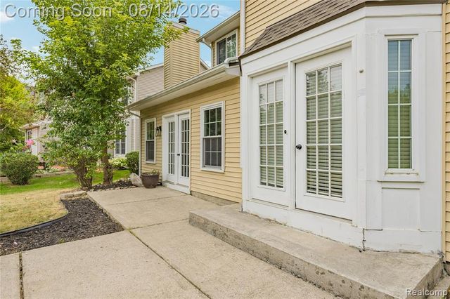 47197 Scarlet Drive, Novi, MI 48374