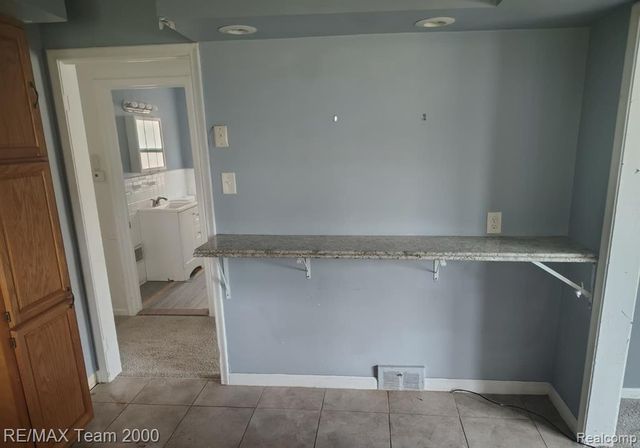 9527 Mettetal Street, Detroit, MI 48227