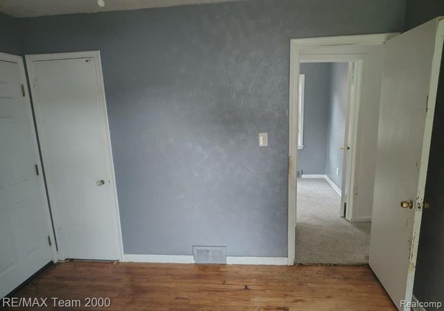 9527 Mettetal Street, Detroit, MI 48227