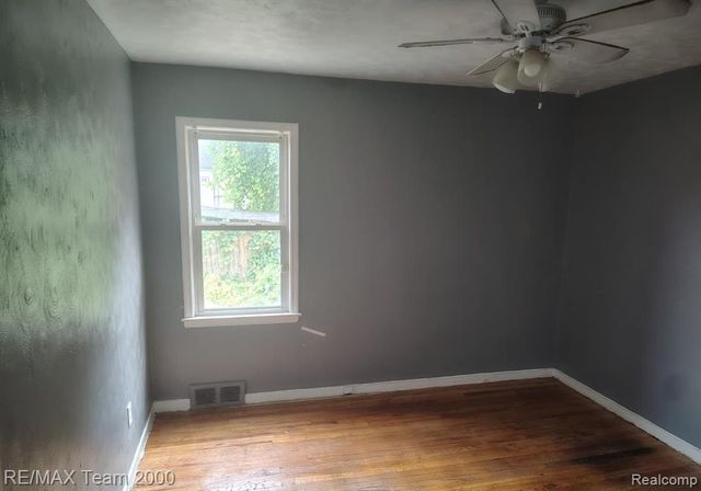 9527 Mettetal Street, Detroit, MI 48227