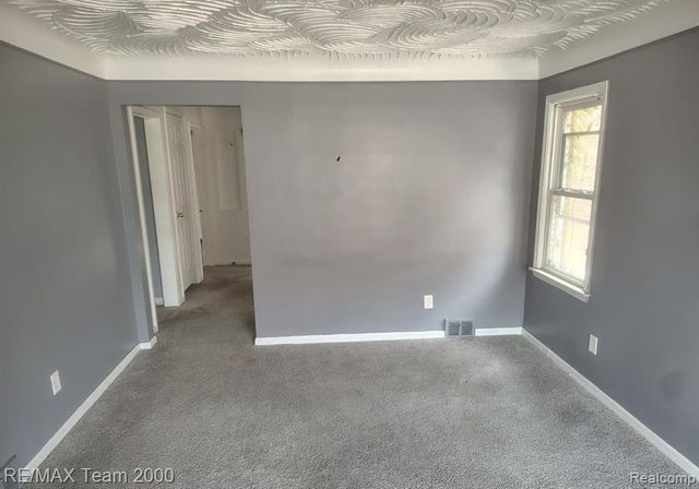 9527 Mettetal Street, Detroit, MI 48227