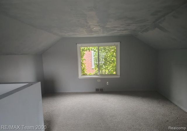 9527 Mettetal Street, Detroit, MI 48227