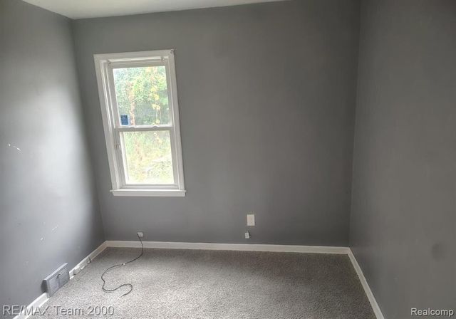 9527 Mettetal Street, Detroit, MI 48227