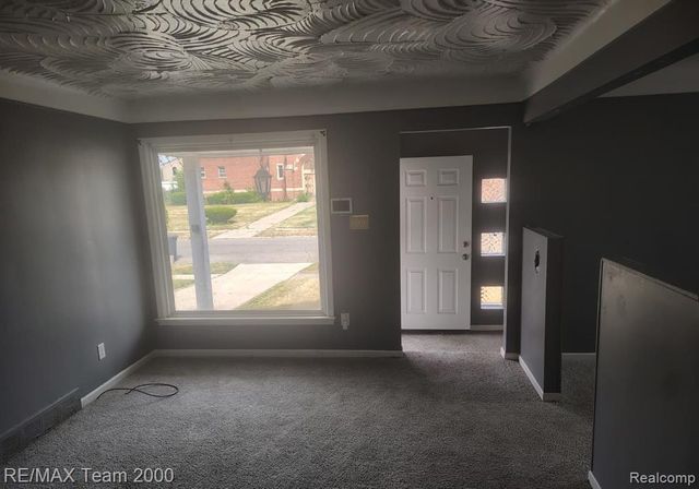 9527 Mettetal Street, Detroit, MI 48227