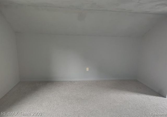 9527 Mettetal Street, Detroit, MI 48227