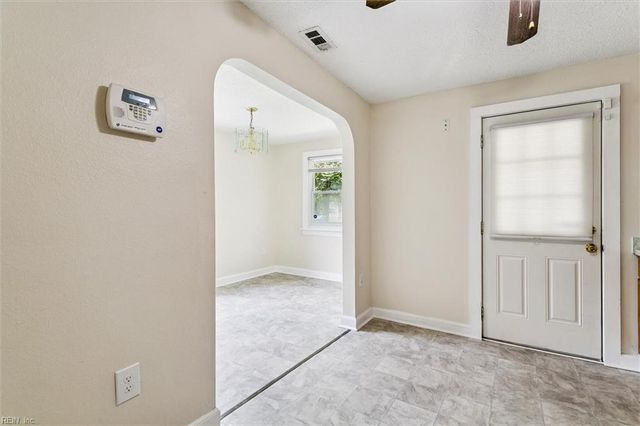 804 James DR, Newport News, VA 23605